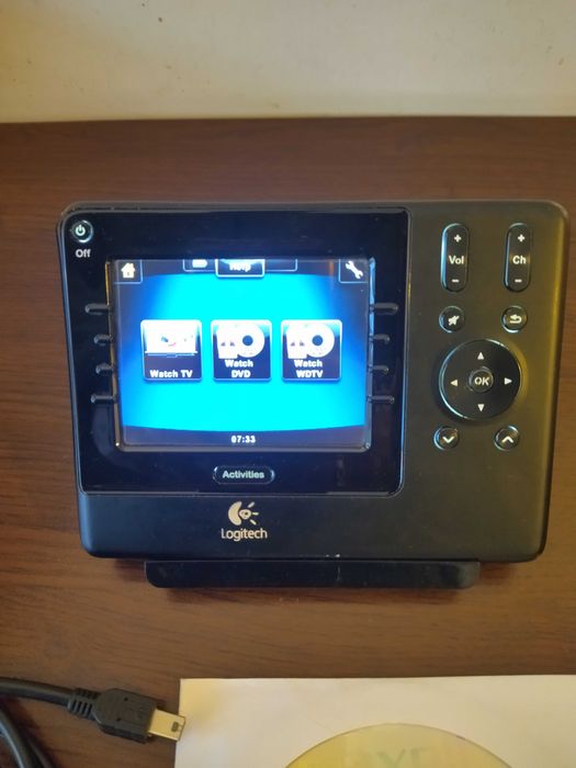 Продавам универсално дистанционно Logitech Harmony 1100