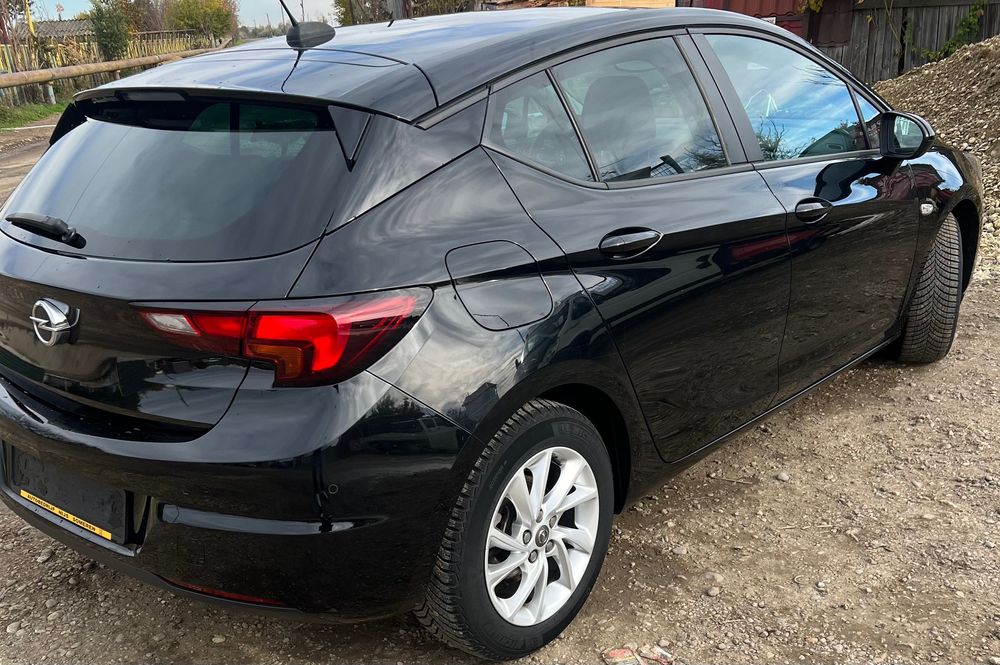 Opel Astra 1.2 Benzină