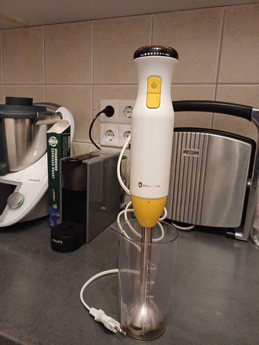 Vand pachet: robot bucatarie, blender, storcator fructe si tocator