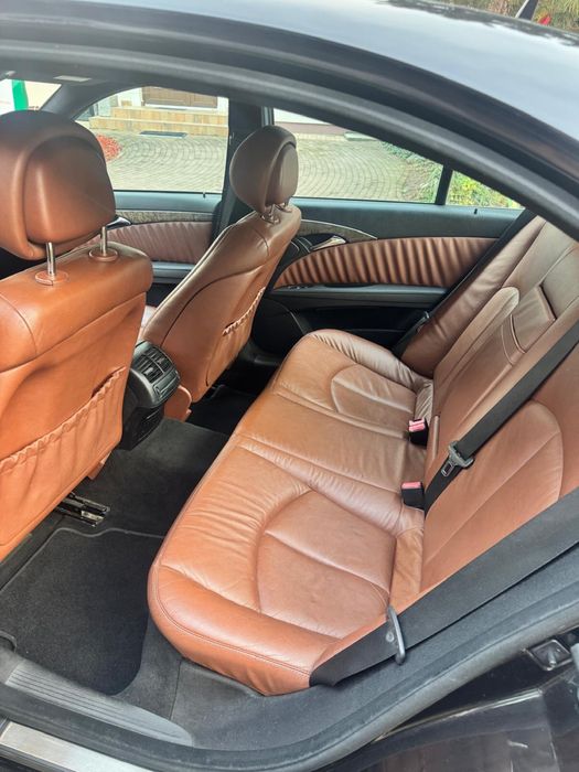 Mercedea E280 4matic e class
