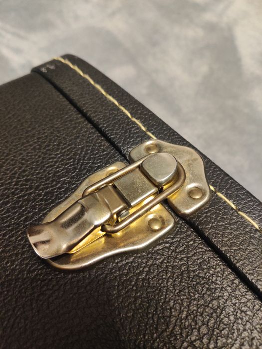 Твърд калъф за китара