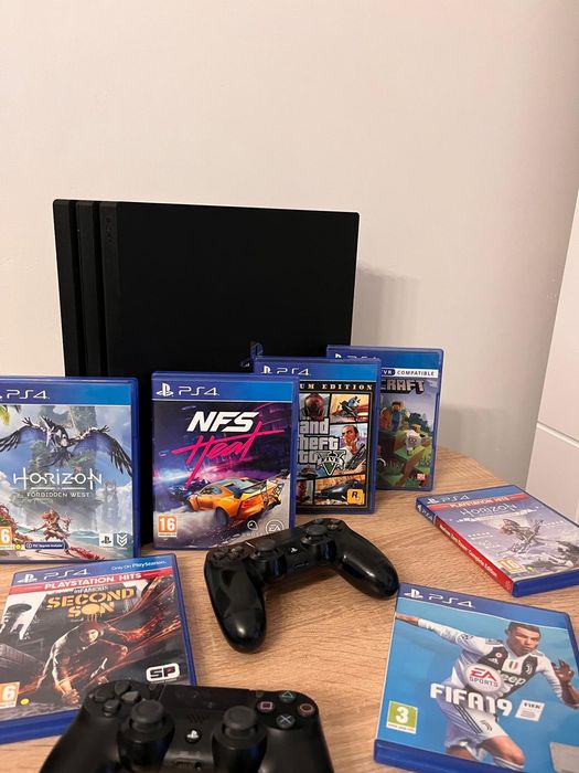 PlayStation 4 pro!! Impecabil !!!