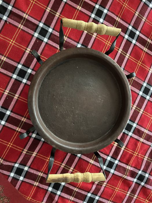 Керамичен сач с метална стойка