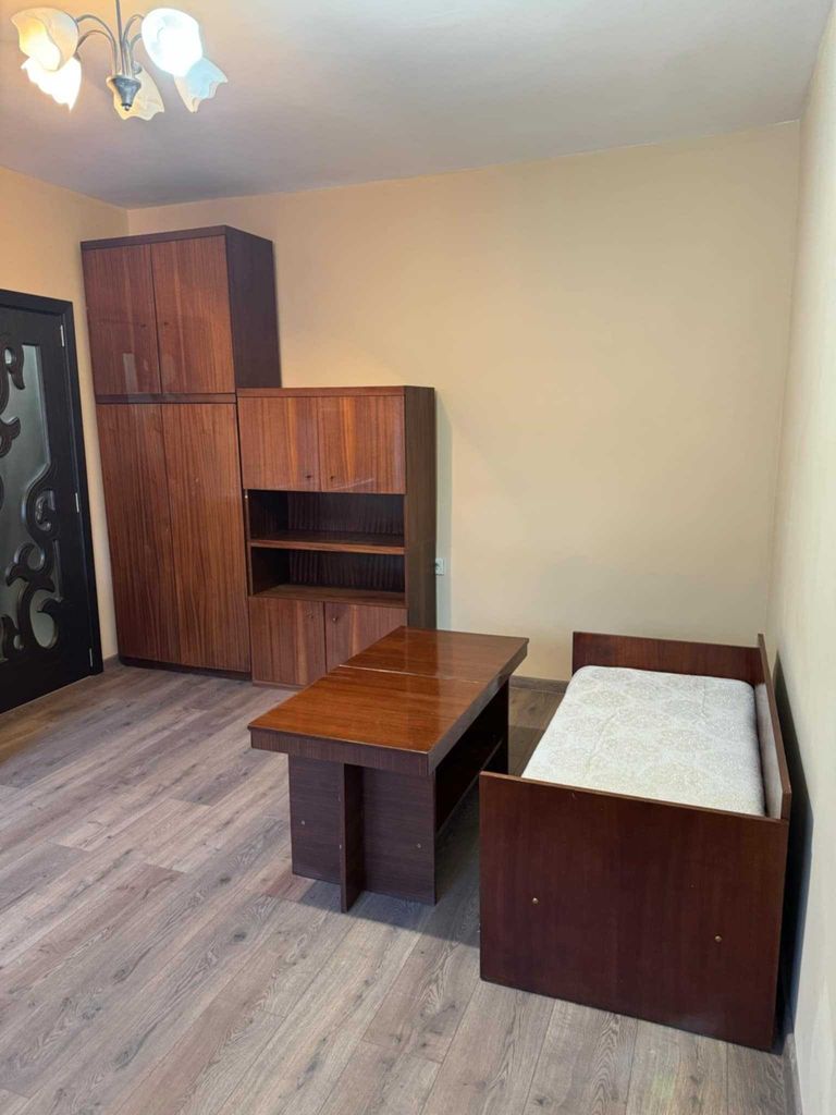 Дава се под наем Едностаен апартамент в Враца, Център - 25 кв.м за 229.5 € - Снимка #3