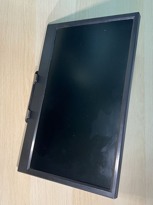 Преносим 11.9 инчов екран