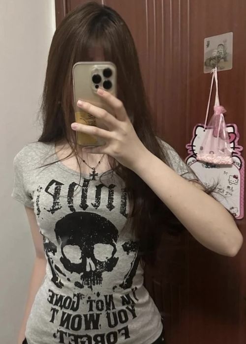 новая, красивая футболка