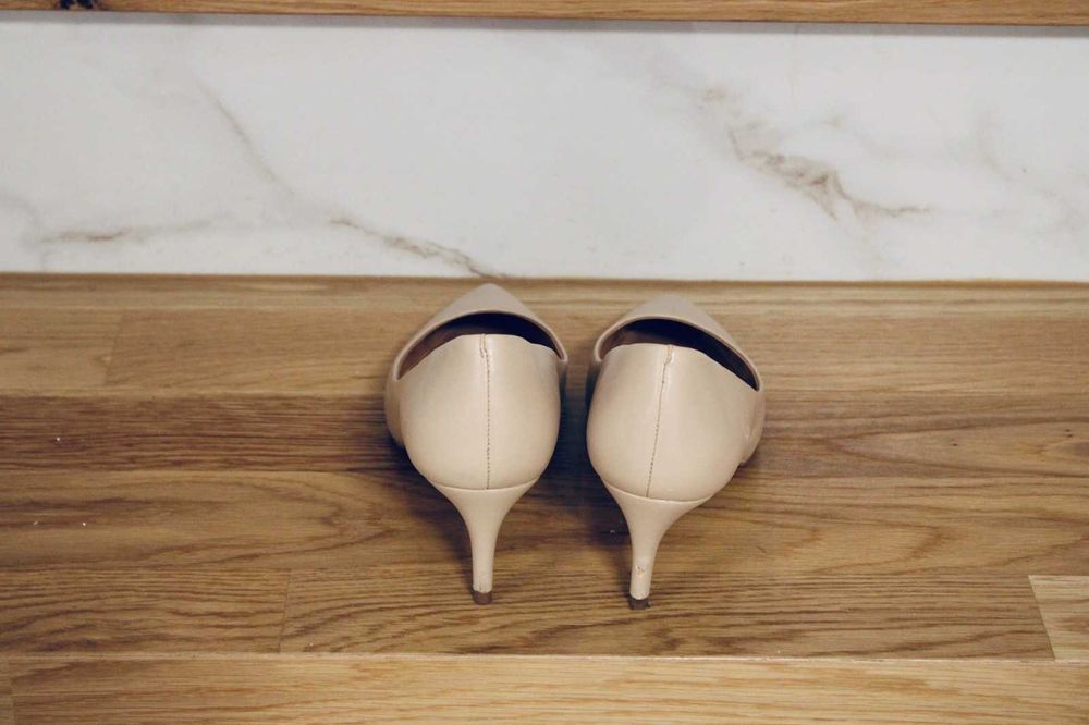 Елегантни обувки на ток