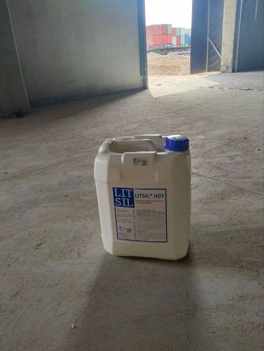 Упрочнение и обеспыливание бетона  Litsil H07