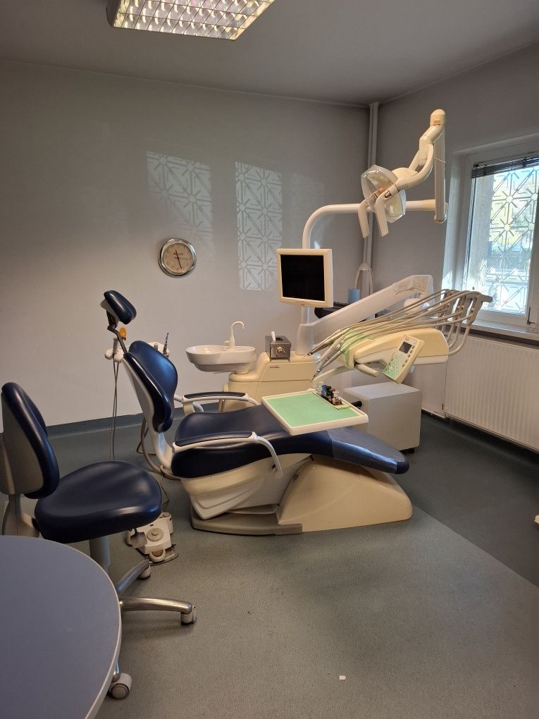 Vand UNIT DENTAR ANTHOS A7,complet echipat,perfecta stare,din 2007.