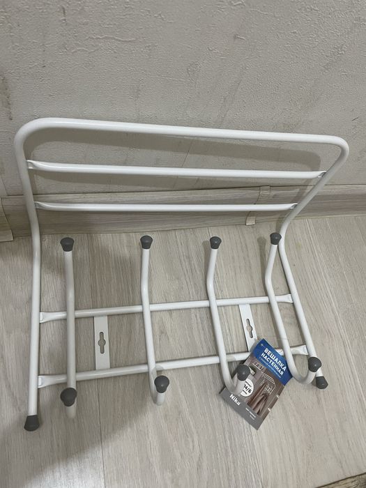 Вешалка настенная