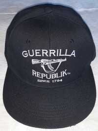 Бейзболна шапка Guerilla Republik c АК-47