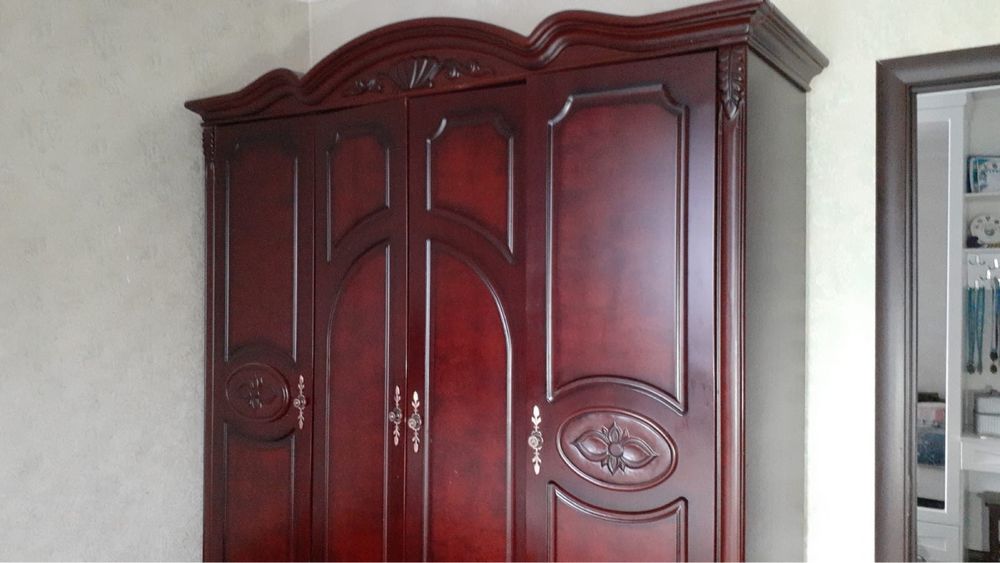 Продам спальный гарнитур