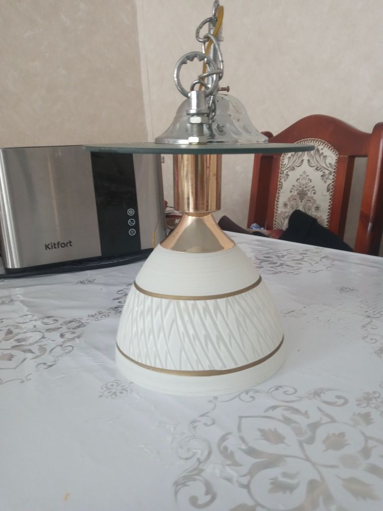 Продам  люстру..
