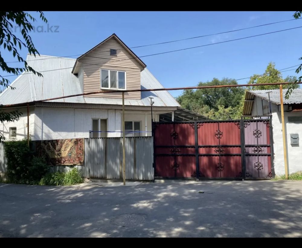 Частный дом с мансардом