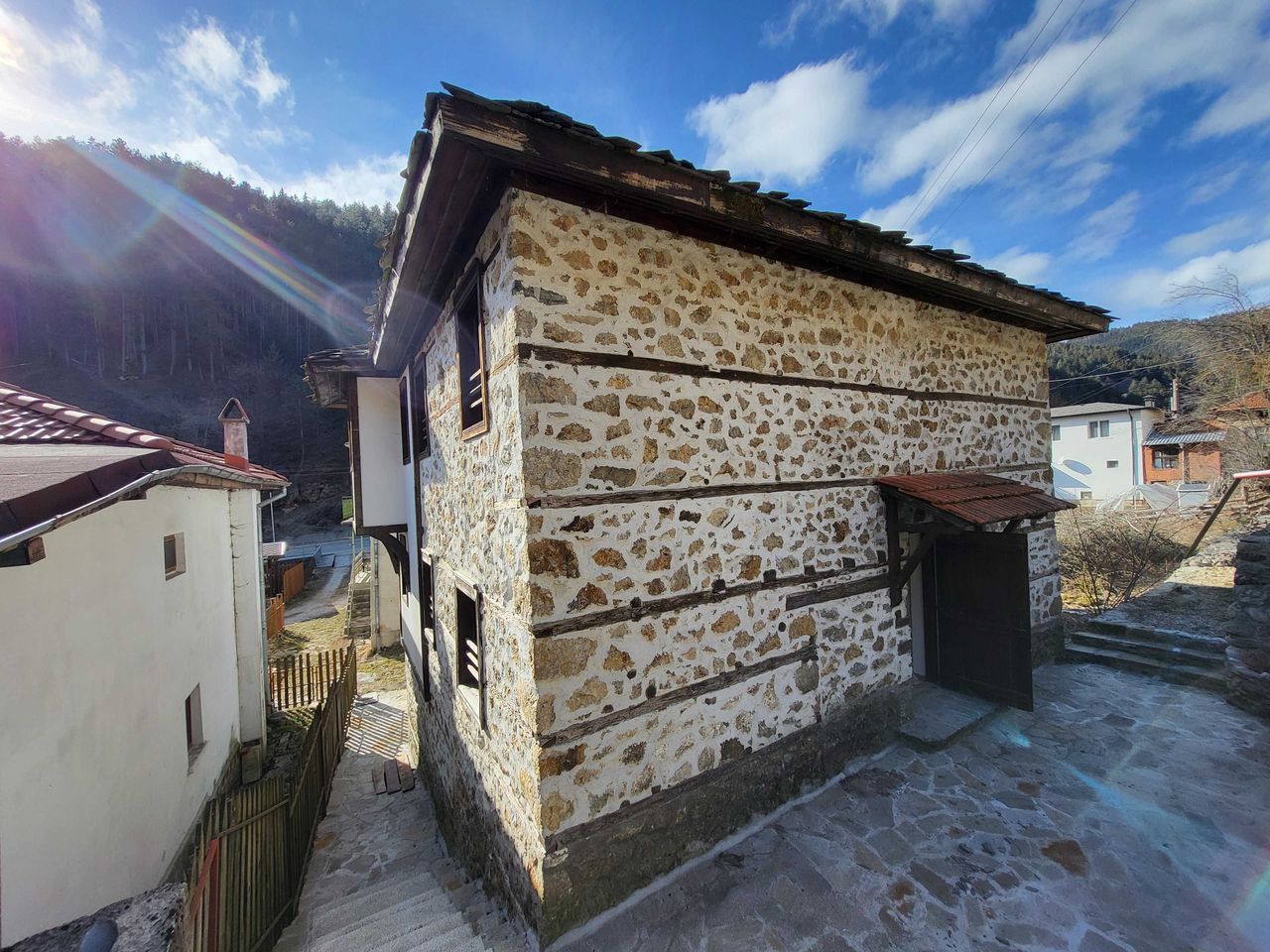 Продава се Къща в с. Соколовци, Област Смолян - 222 кв.м за 428 €/кв.м - Снимка #2