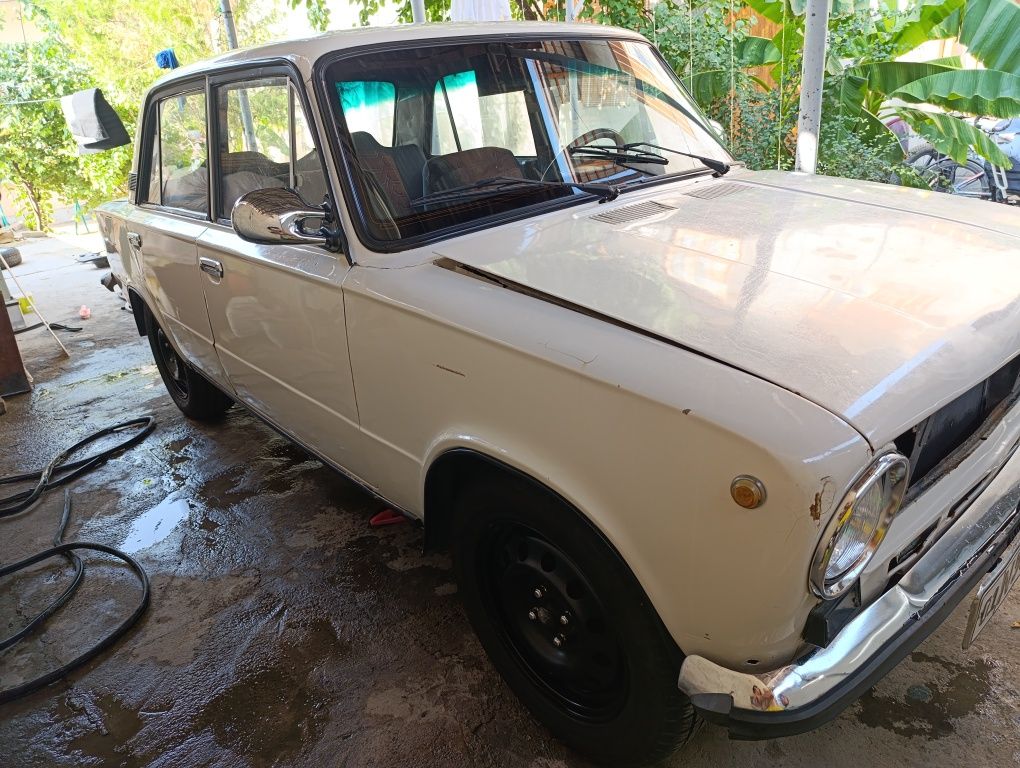 Lada vaz 2101 srochna sotiladi