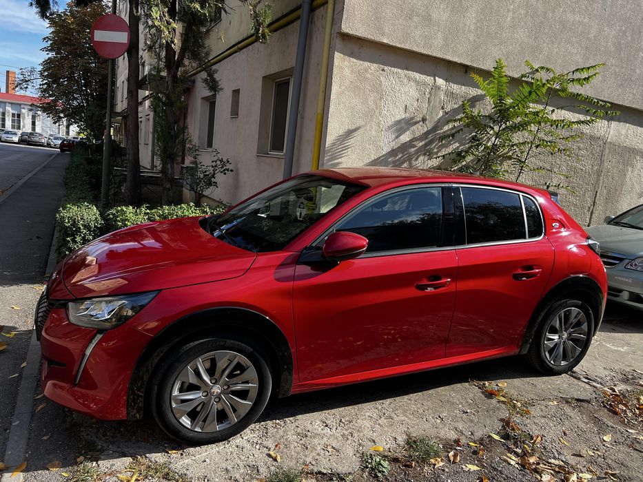 Vând Peugeot 208 E