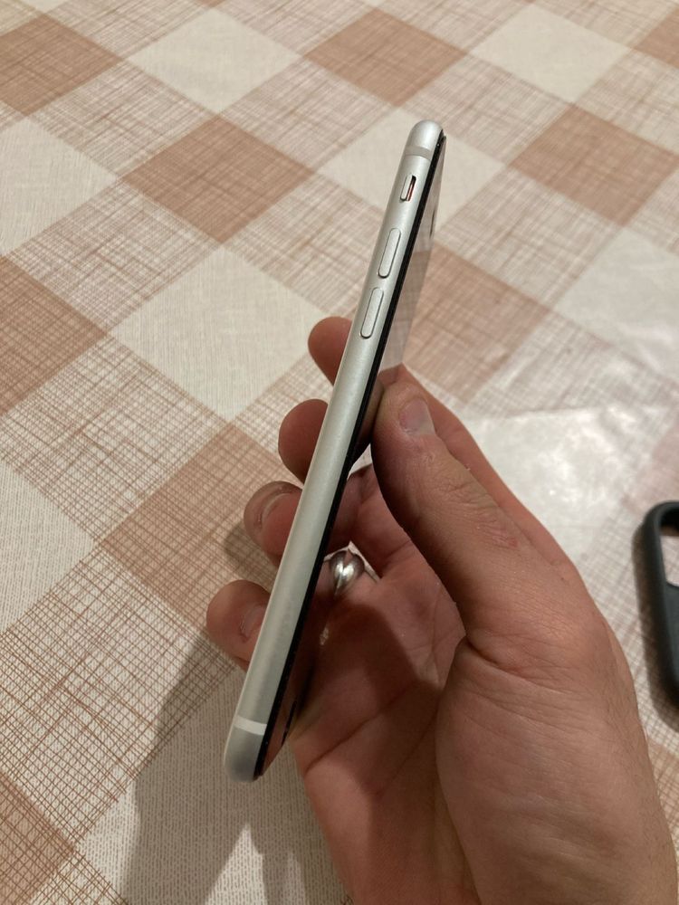 IPhone se 2020 64 обмен