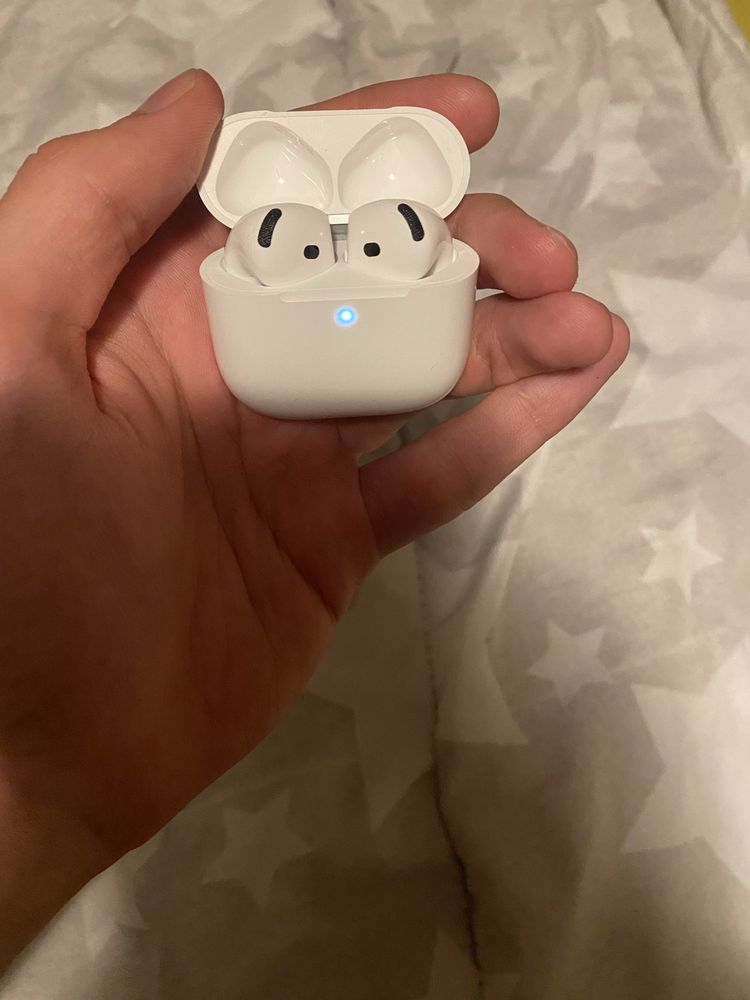 Продавам Airpods 4 ANC