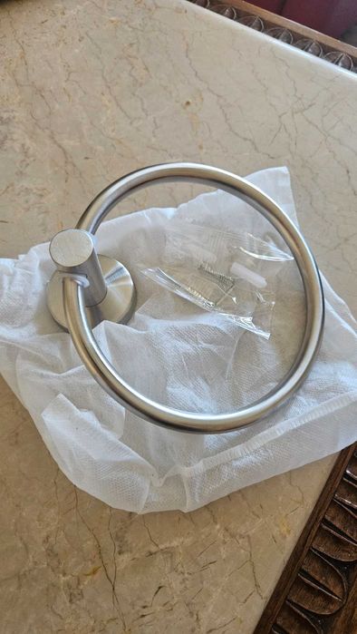 Аксесоари за баня - държач за кърпа / тоалетна ролка