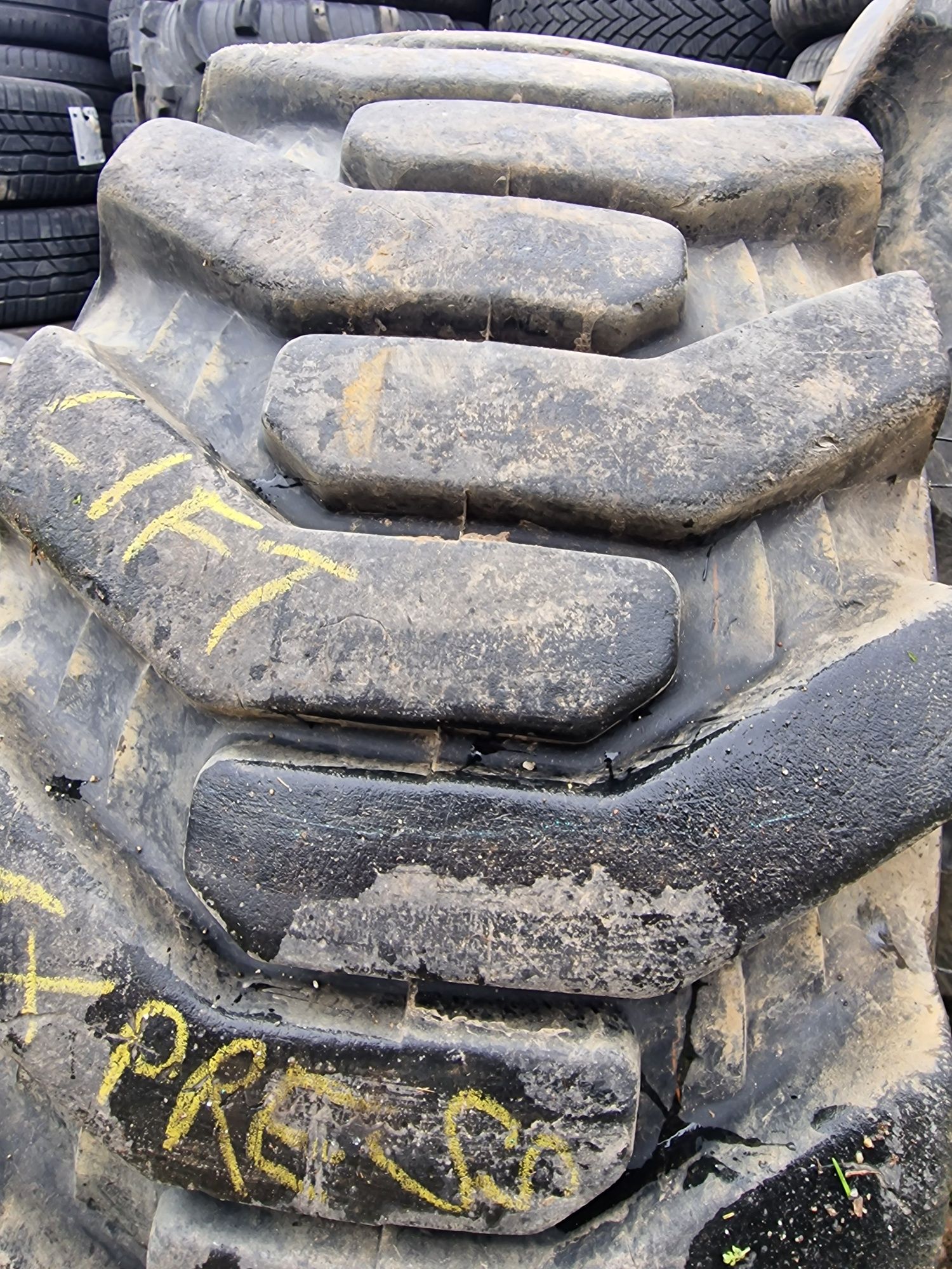 Cauciuc bobcat 12-16.5 marca Galaxy, 12 ply