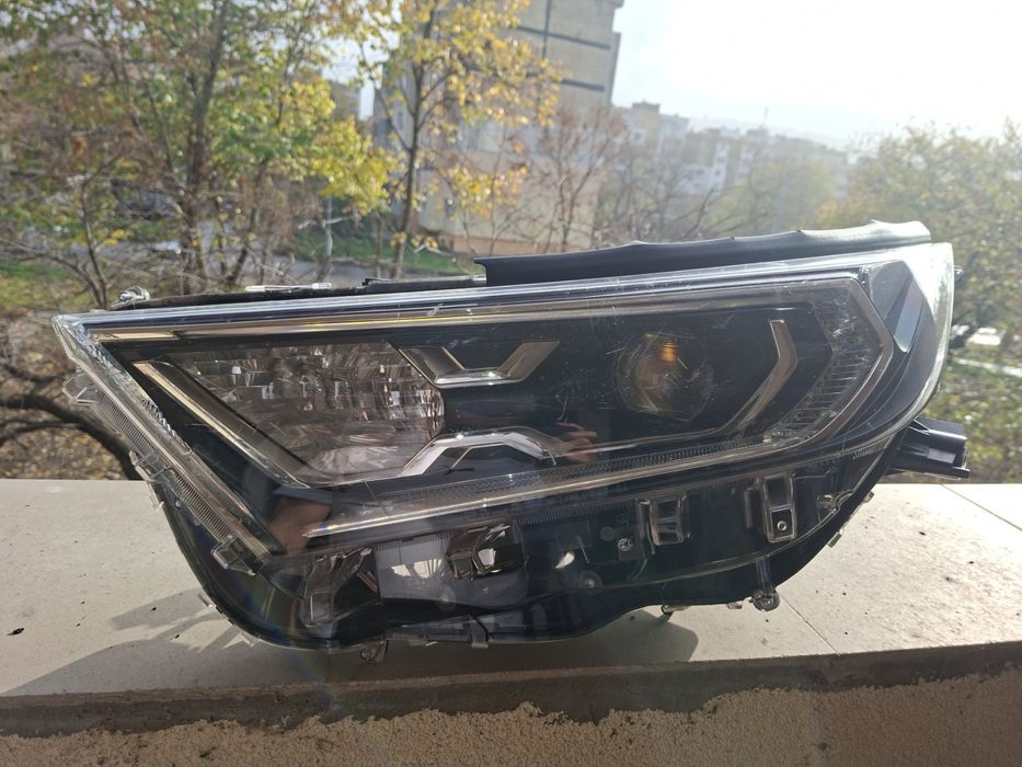 Ляв фар Toyota Rav 4 2018 - 2022