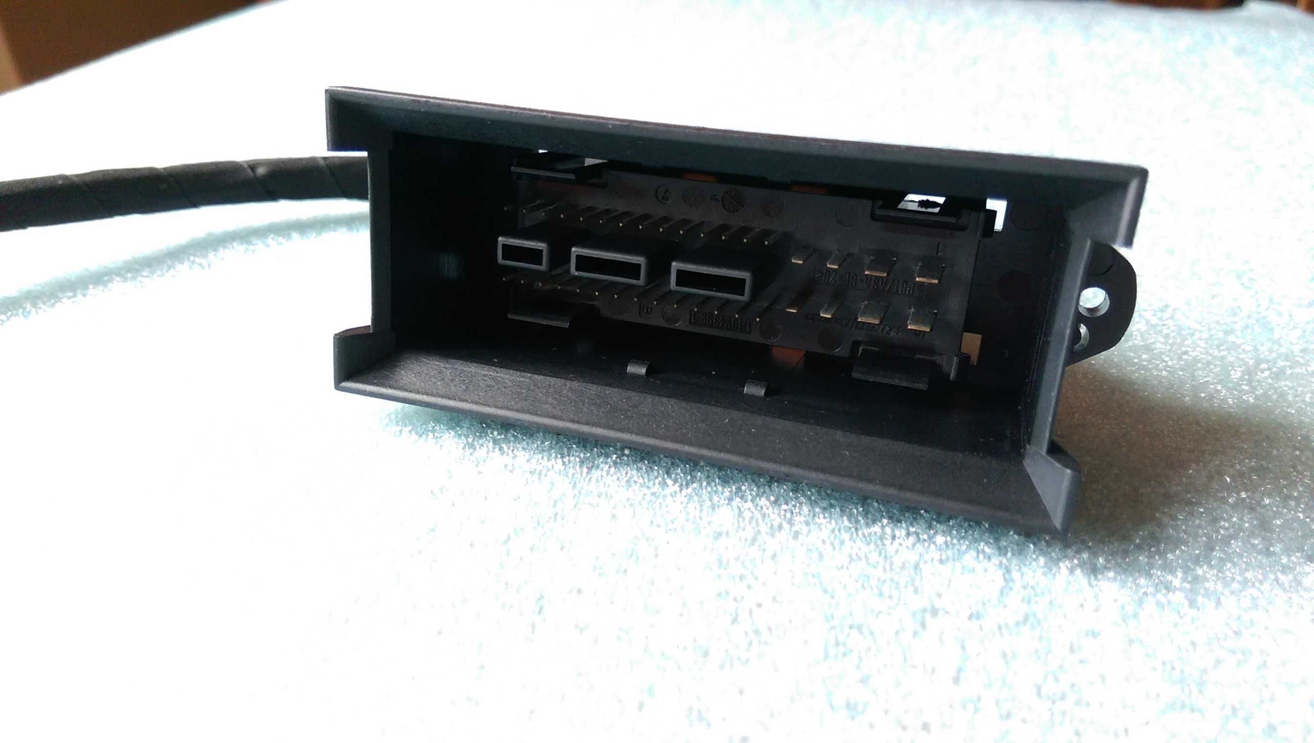 Mufa adaptoare ceasuri bord VW Passat B6 / Golf 5 Jetta Tiguan Touran