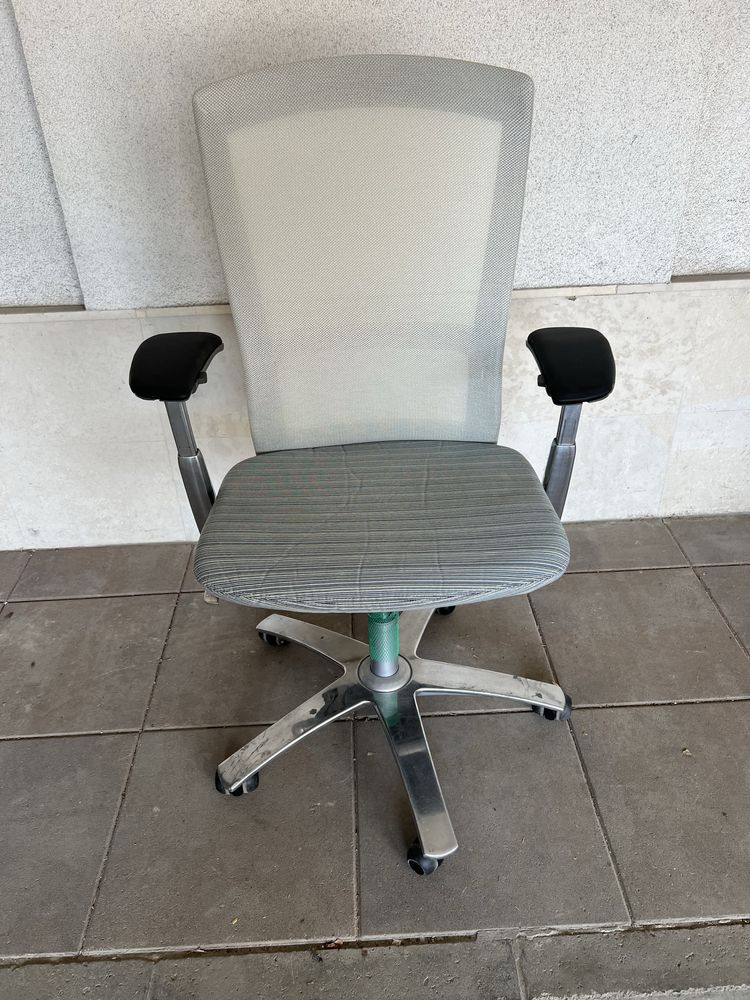 Ергономичен офис стол Knoll Life