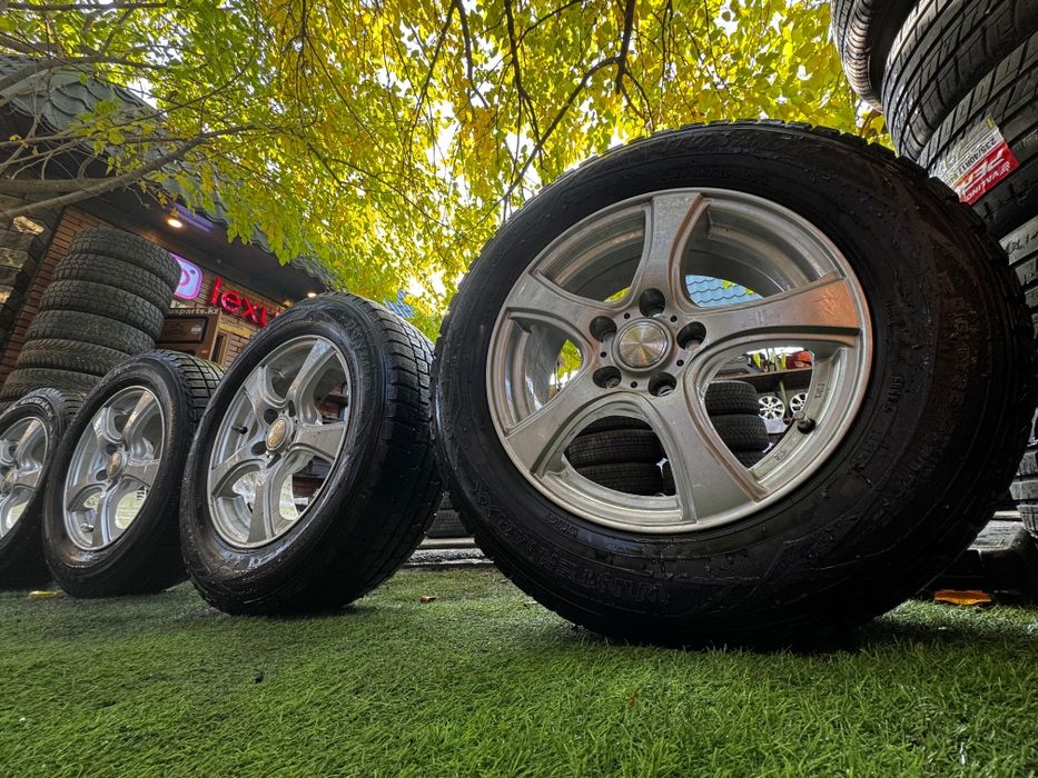 215-65-R16 комплект зимних шин TOYOTA