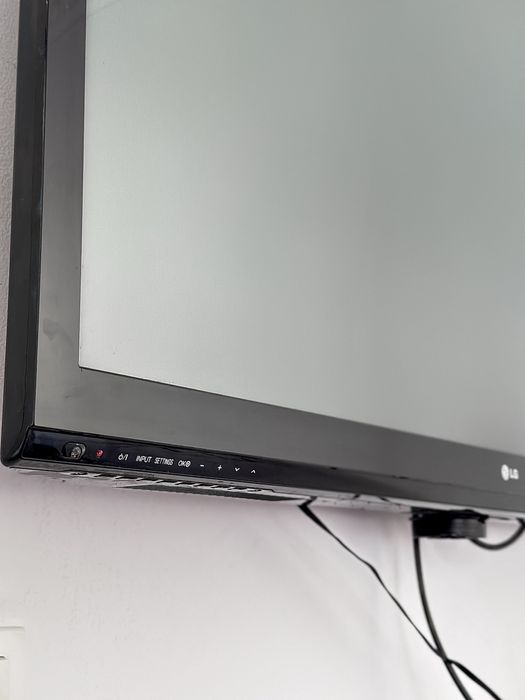 LG Televizor 42 + Tuner (bonus)