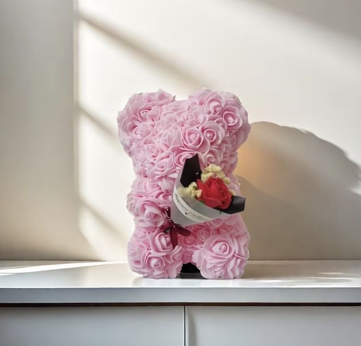 Перфектният подарък за момиче, гадже или жена – мече от рози!