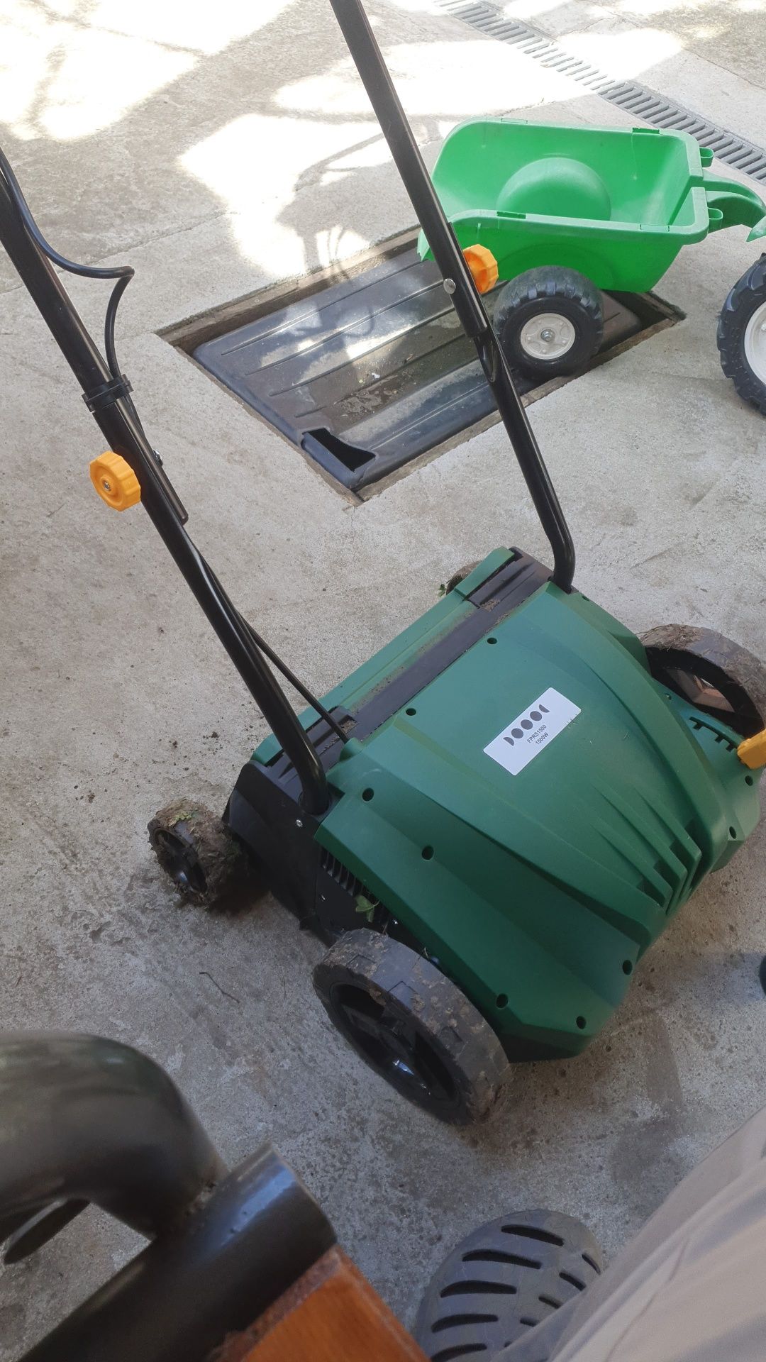 Inchiriez aerator scarificator gazon