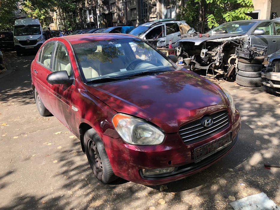 Dezmembrez Hyundai Accent 3 visiniu 2007 benzina