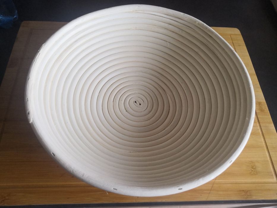 Baneton cu husă + ustensilă crestare și racletă CADOU