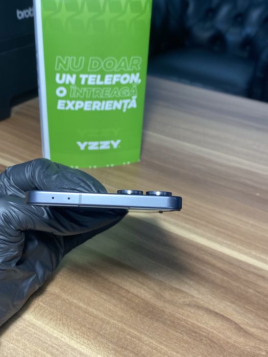 Samsung Galaxy Z Flip7 • 512 GB • Black