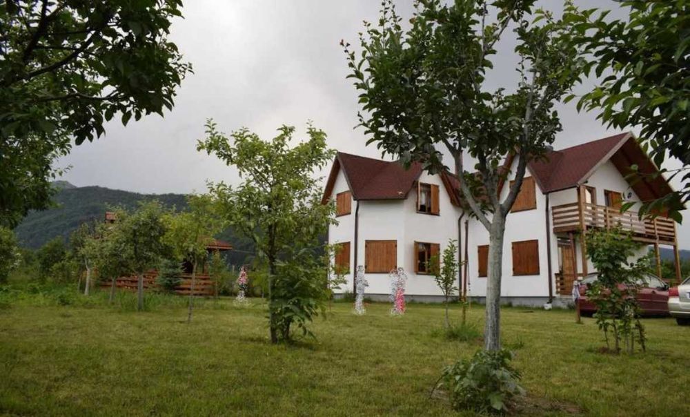Casă la munte cu priveliște și calitate superioară. Sat Vacanță Dejani