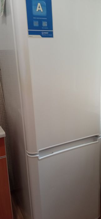 Холодильник Indesit