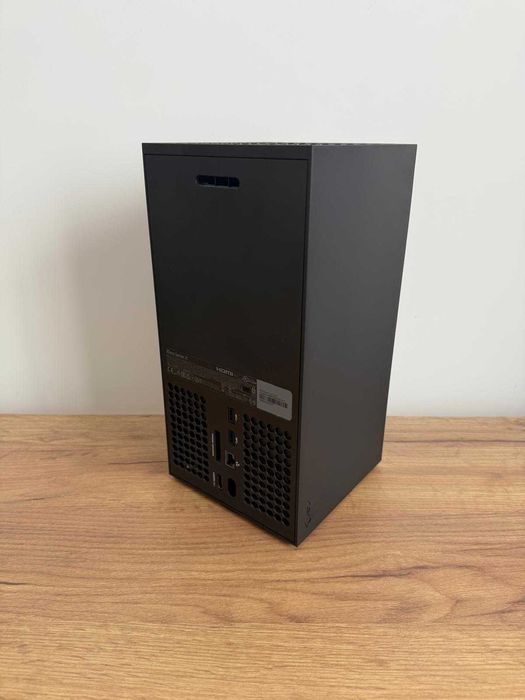 Като Нов Xbox Series X 1TB + 2 контролера + 10 игри + повече