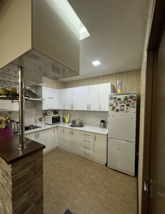 Юнусабад 19 квартал. Продается квартира 2/2/9