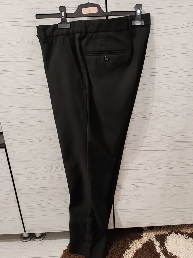 Vând costum de nunta bărbătesc marimea 50 (pantaloni +sacou)