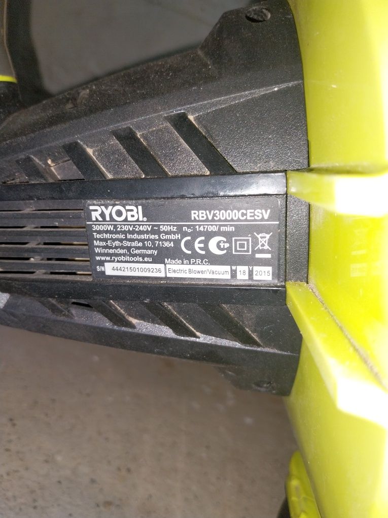 RYOBI Suflator de frunze-aspirator 3000 w