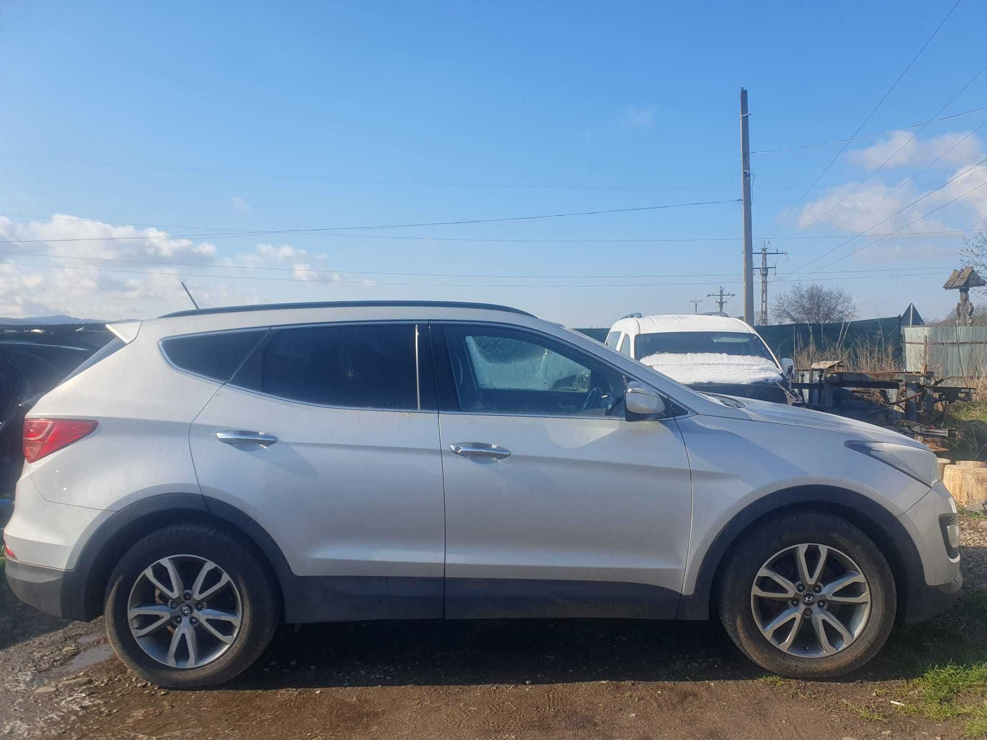 Dezmembrez Hyundai Santa Fe Premium 2.2 CRDI 4x4 2013