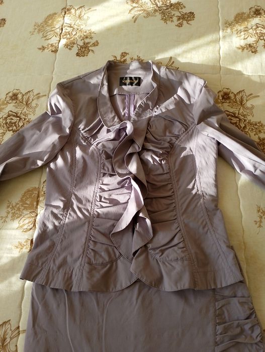 Дамски     костюми