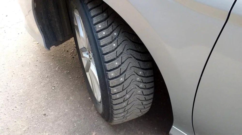 Продам шины шипованный