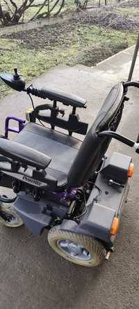 Carucior electric pentru persoane cu dizabilități motorii