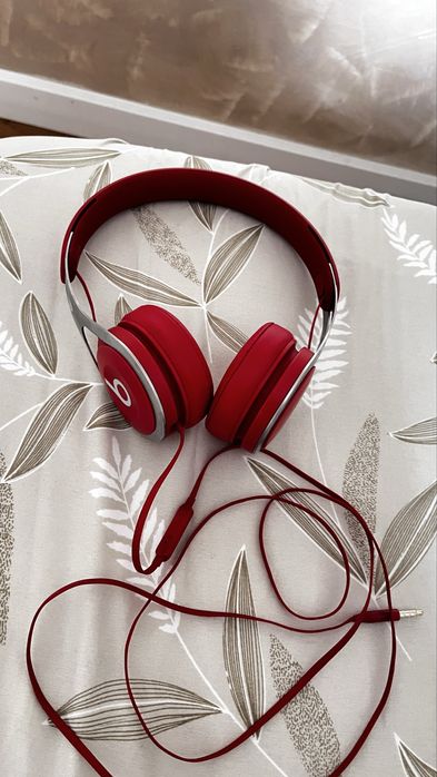 Casti beats cu fir