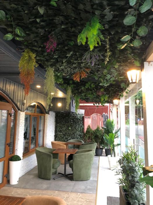 Vand spatii comerciale,restaurant,casa si pensiube