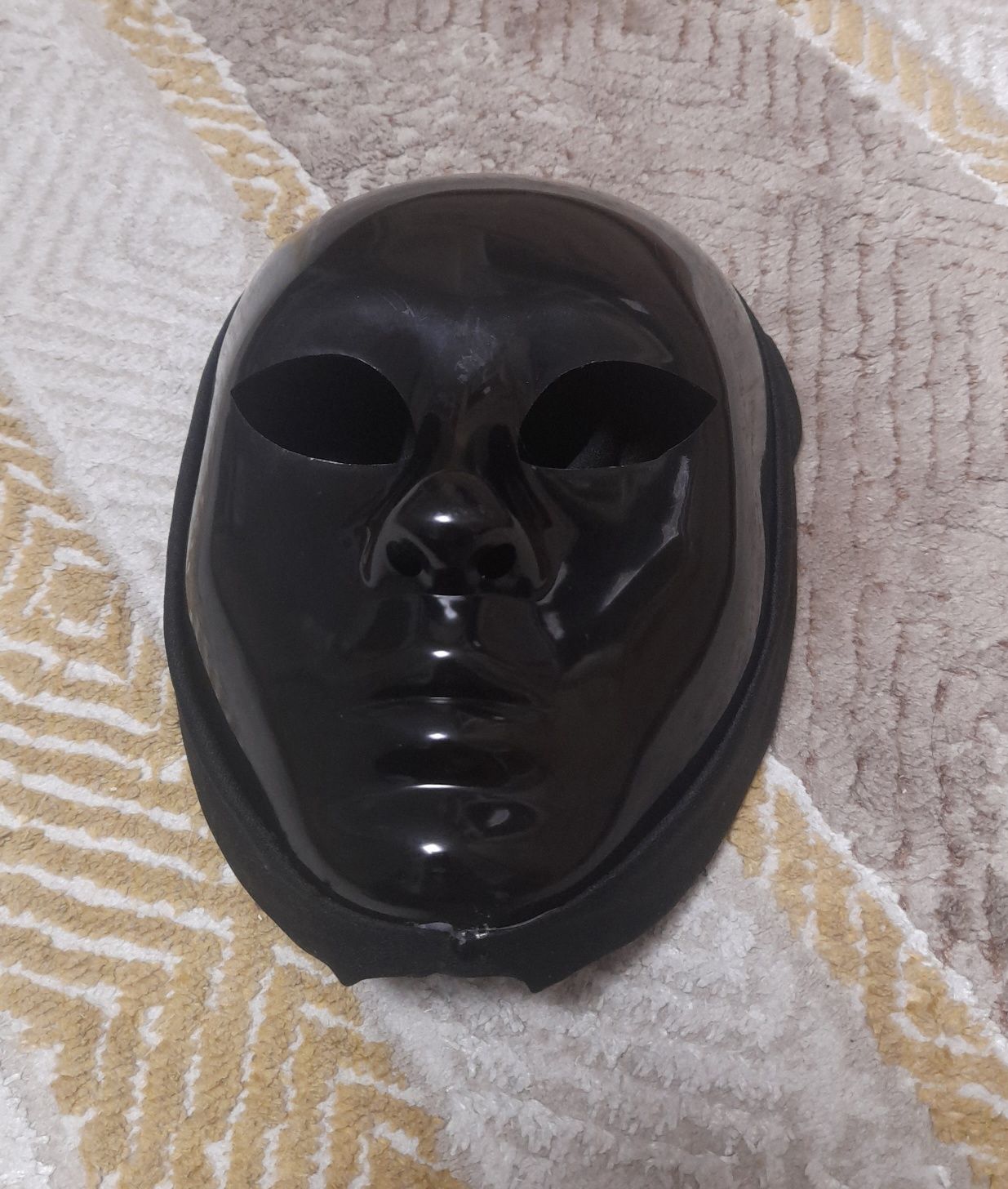 Продам чёрную маску