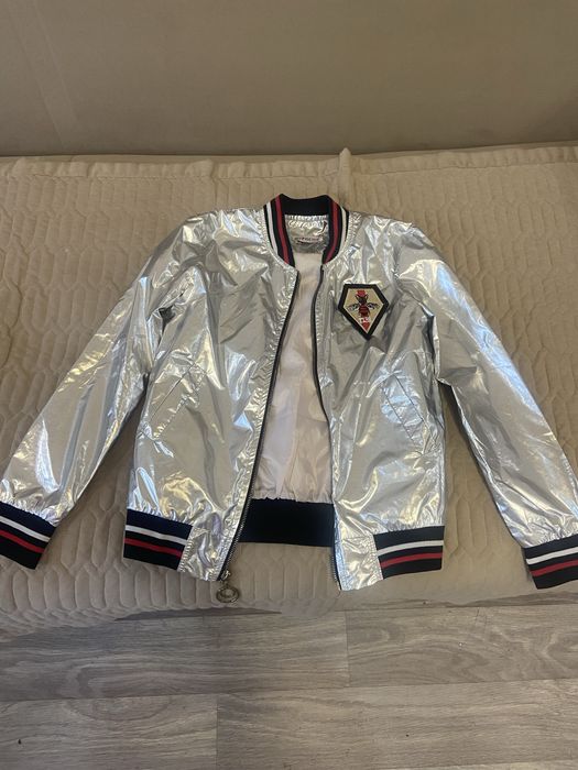 Продам деткую ветровку новая