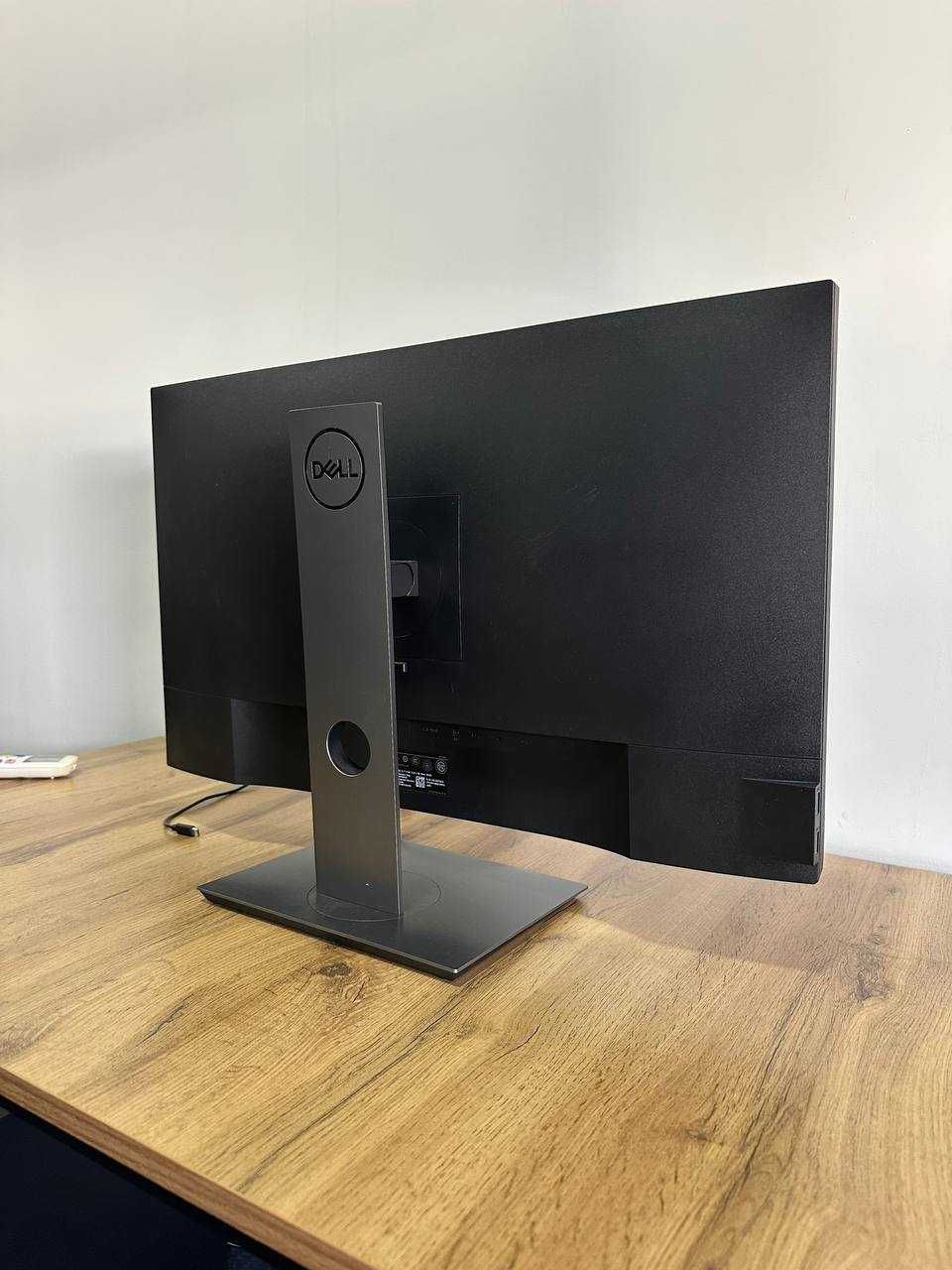 Монитор Dell 2720D "27"